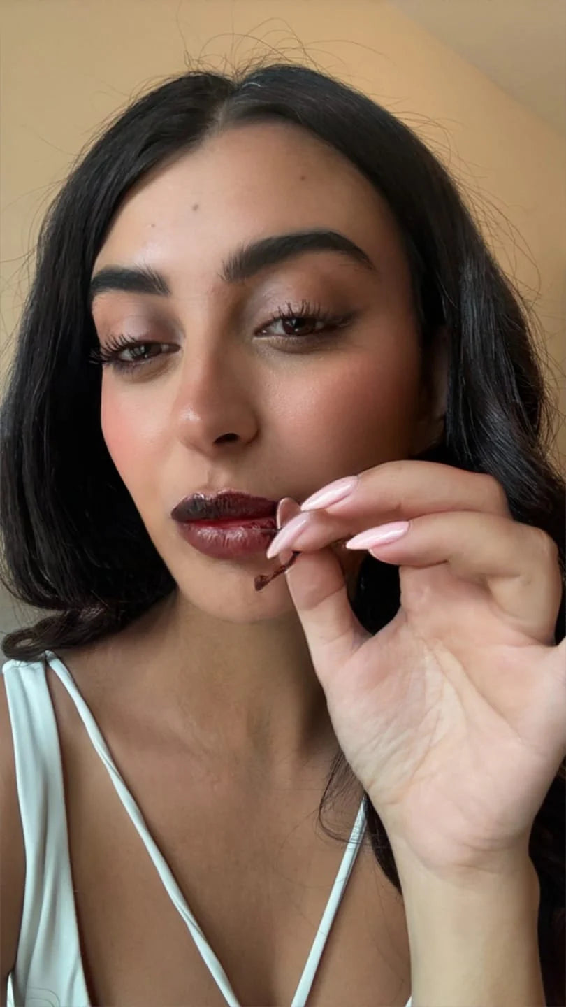 files/bymee-cosmetic-lip-stain-review-thumbnail-yasmin-application.webp